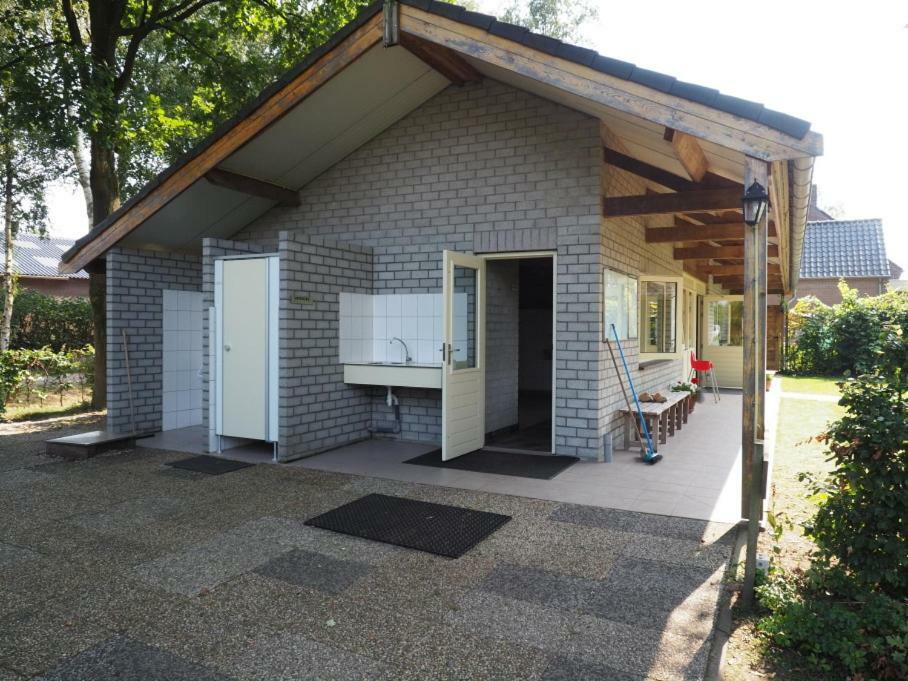 Chalet - Camping 'T Dekske Wintelre Exterior photo